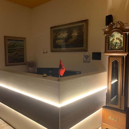 Risus Hotel Golem  Buitenkant foto