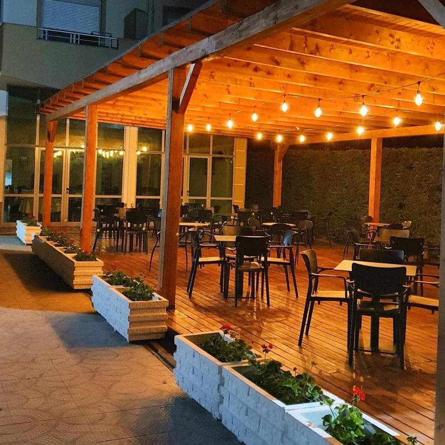Risus Hotel Golem  Buitenkant foto