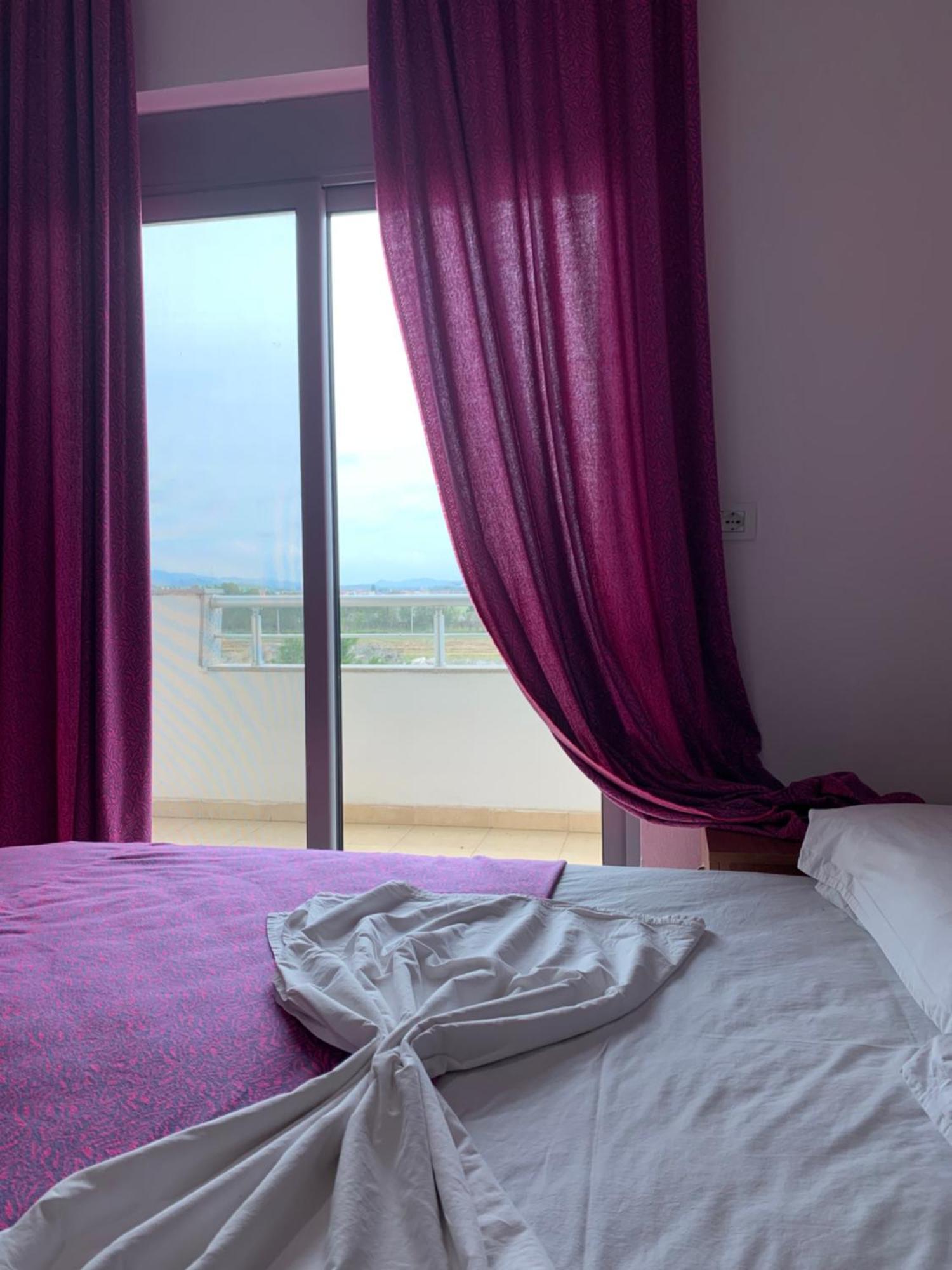 Risus Hotel Golem  Buitenkant foto