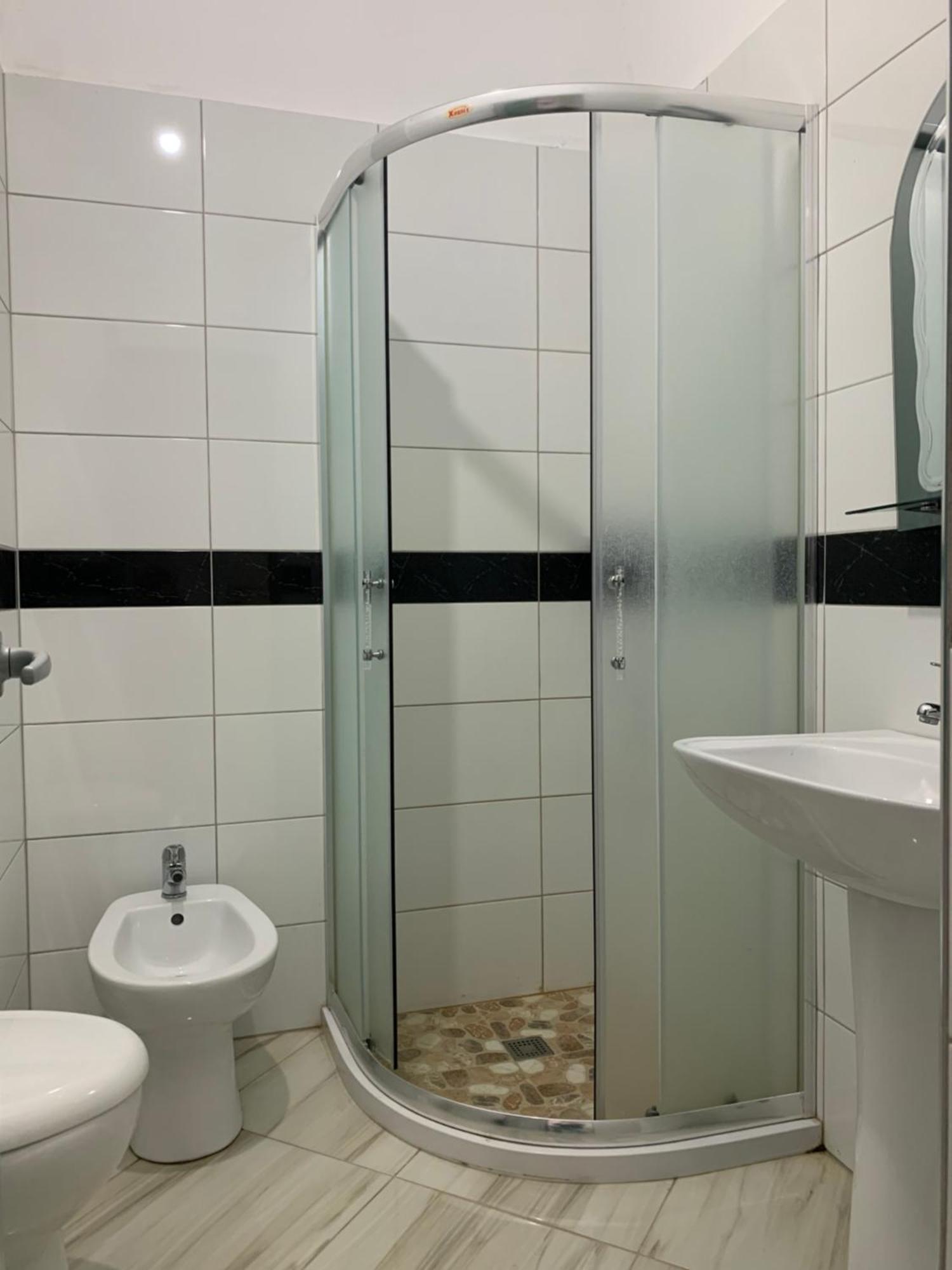 Risus Hotel Golem  Buitenkant foto