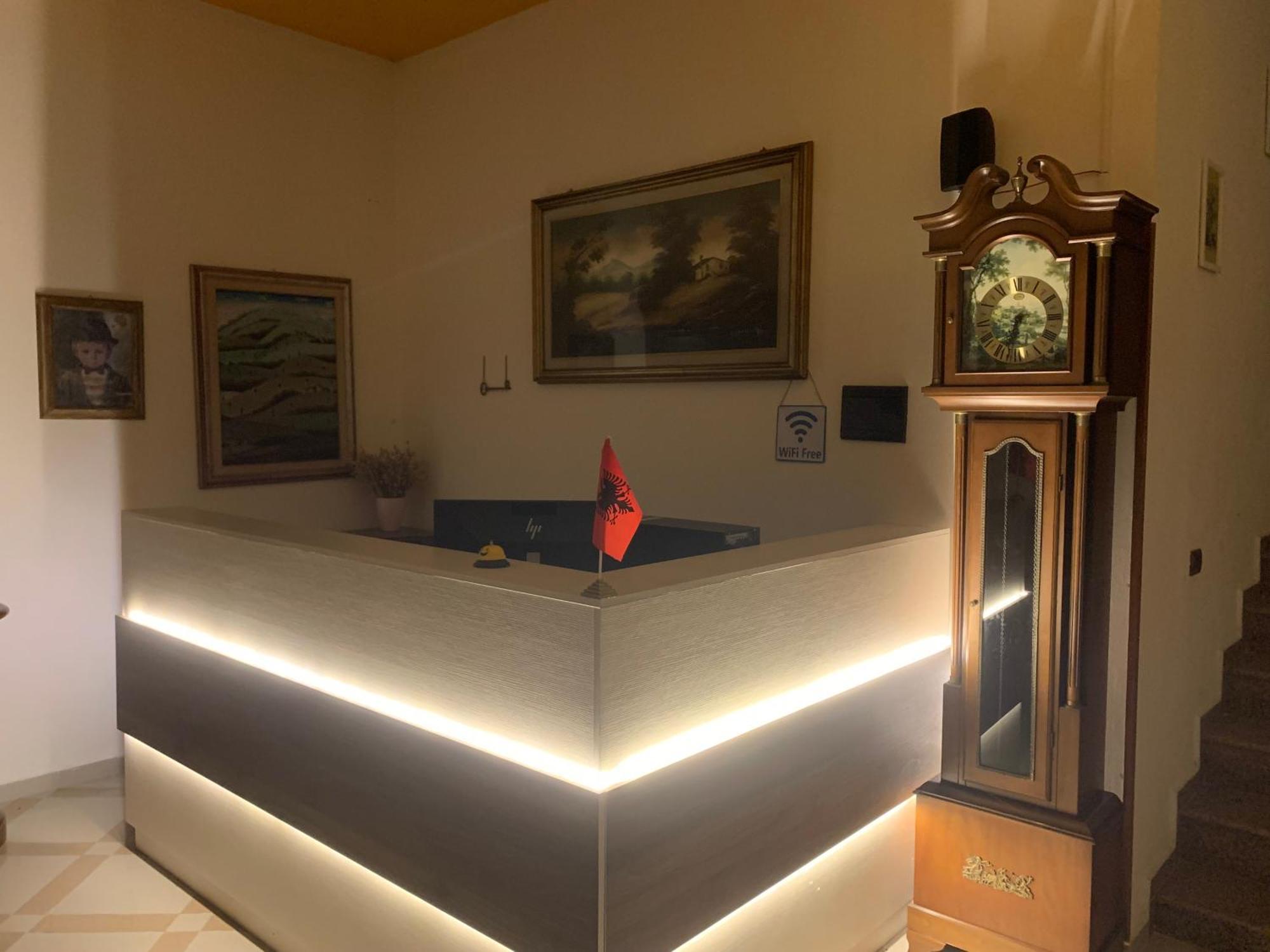 Risus Hotel Golem  Buitenkant foto