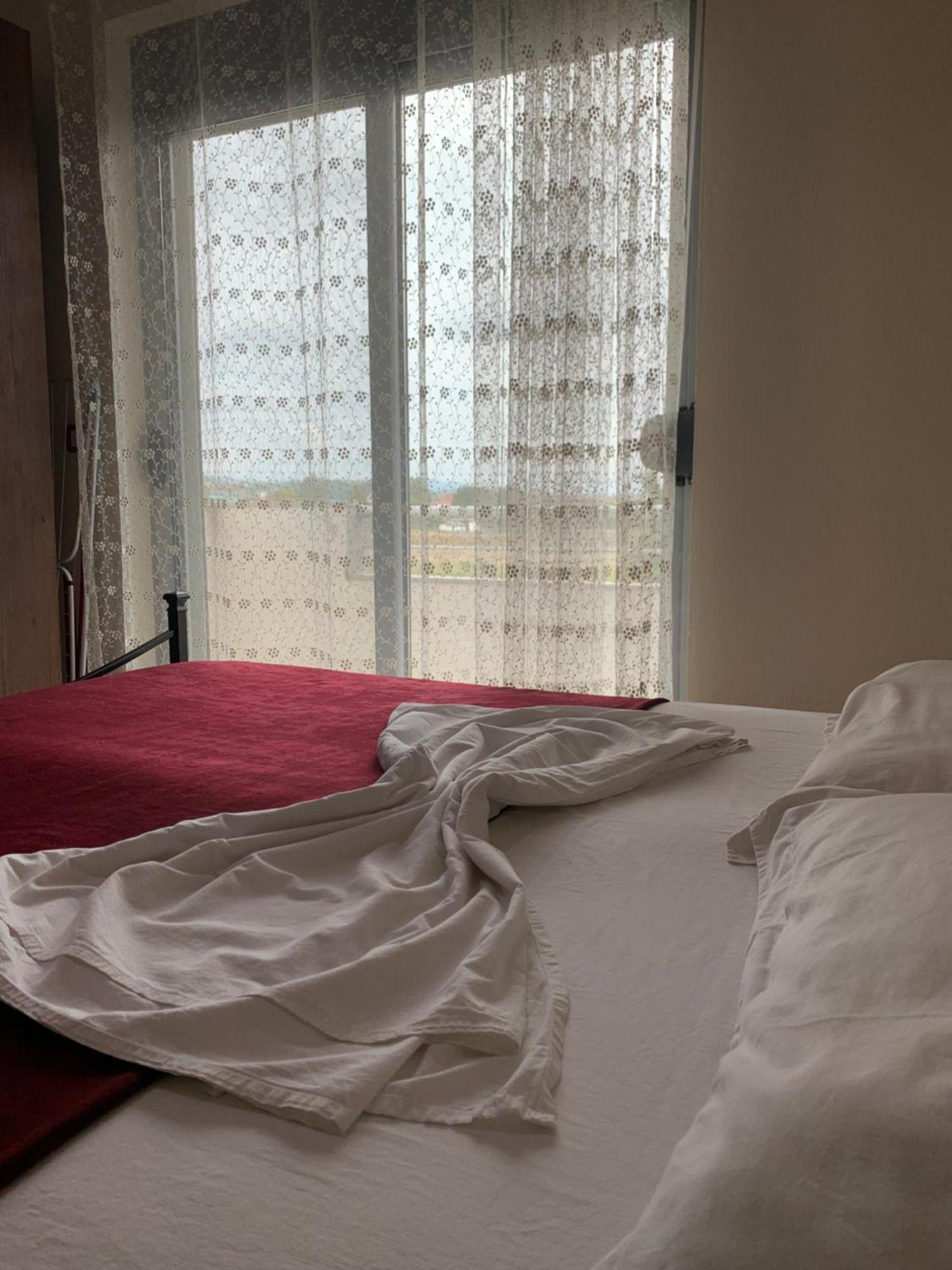 Risus Hotel Golem  Buitenkant foto