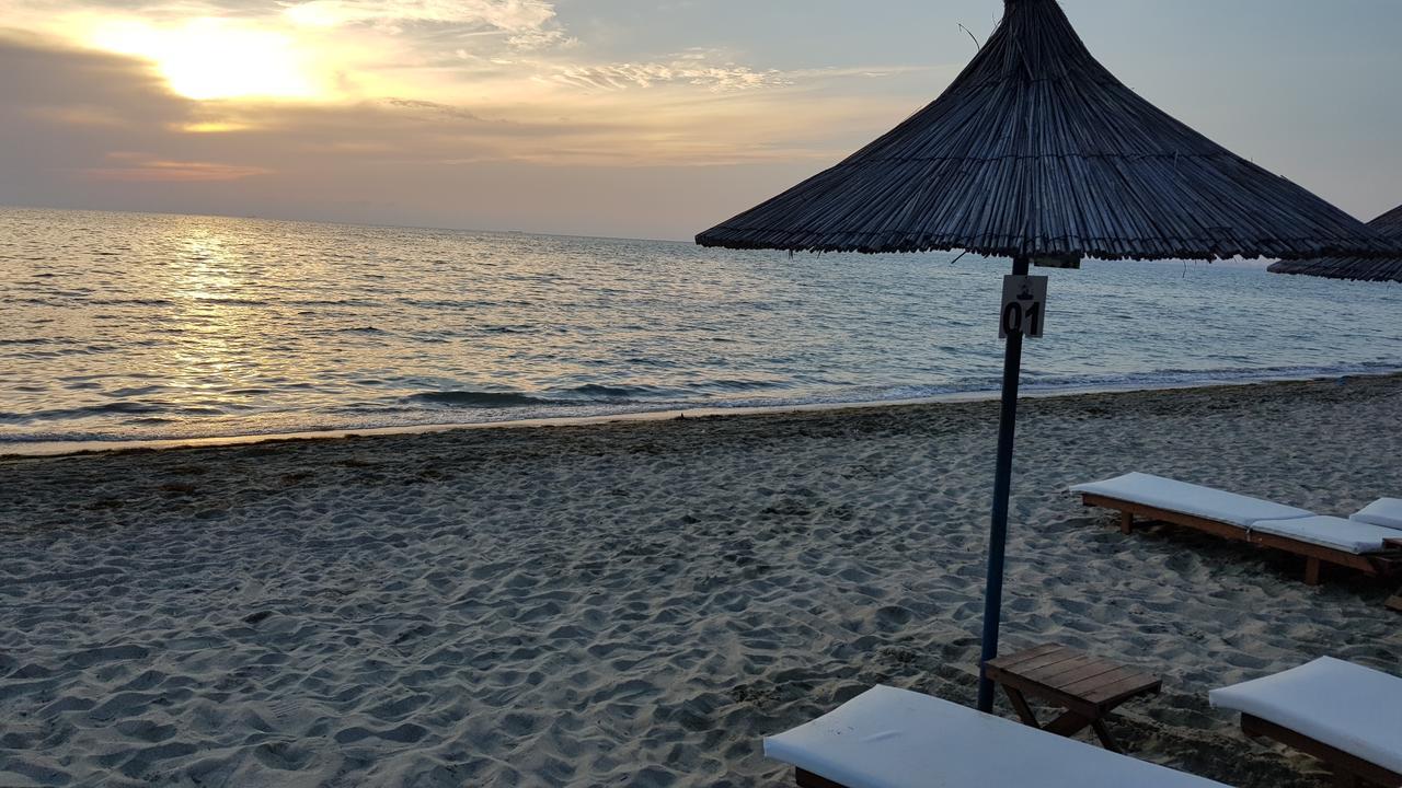 Risus Hotel Golem  Buitenkant foto