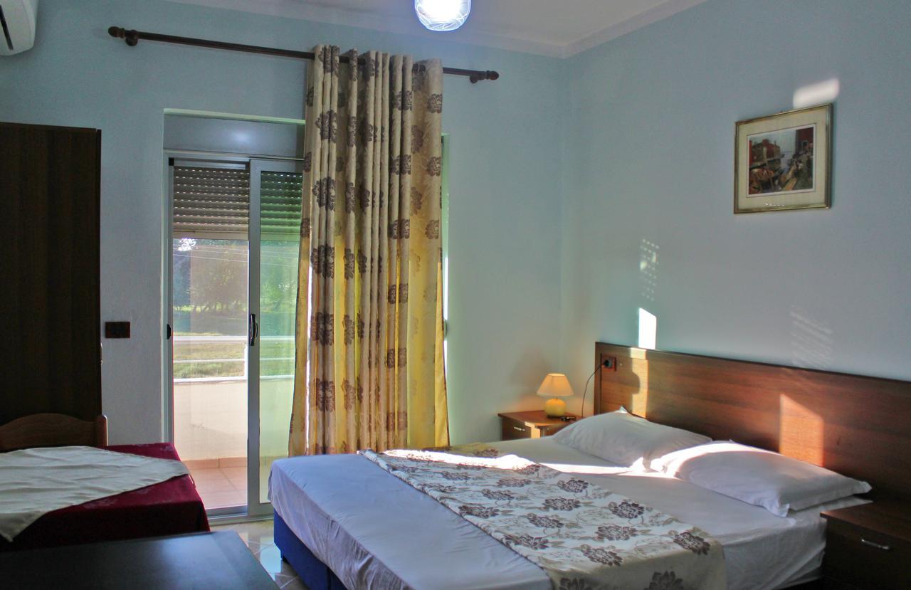 Risus Hotel Golem  Buitenkant foto
