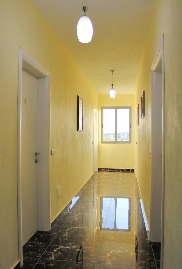 Risus Hotel Golem  Buitenkant foto