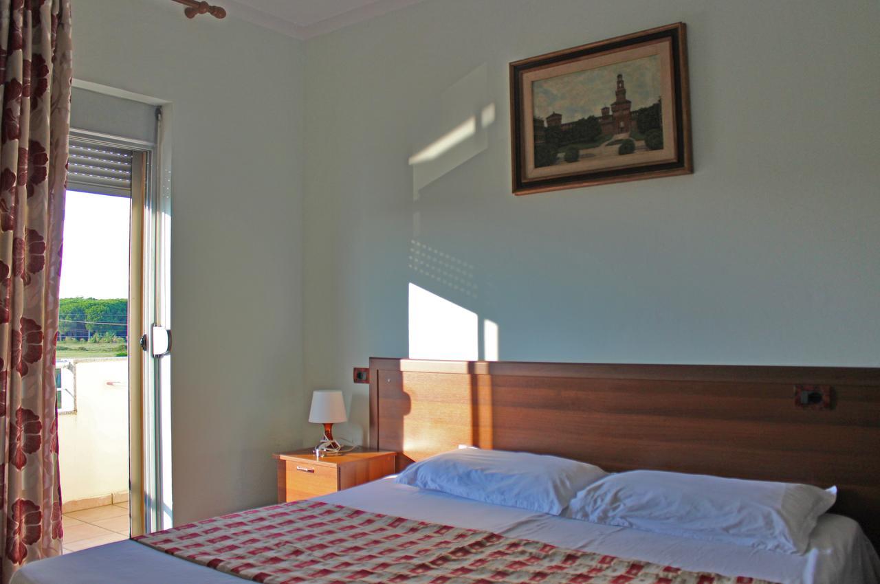 Risus Hotel Golem  Buitenkant foto