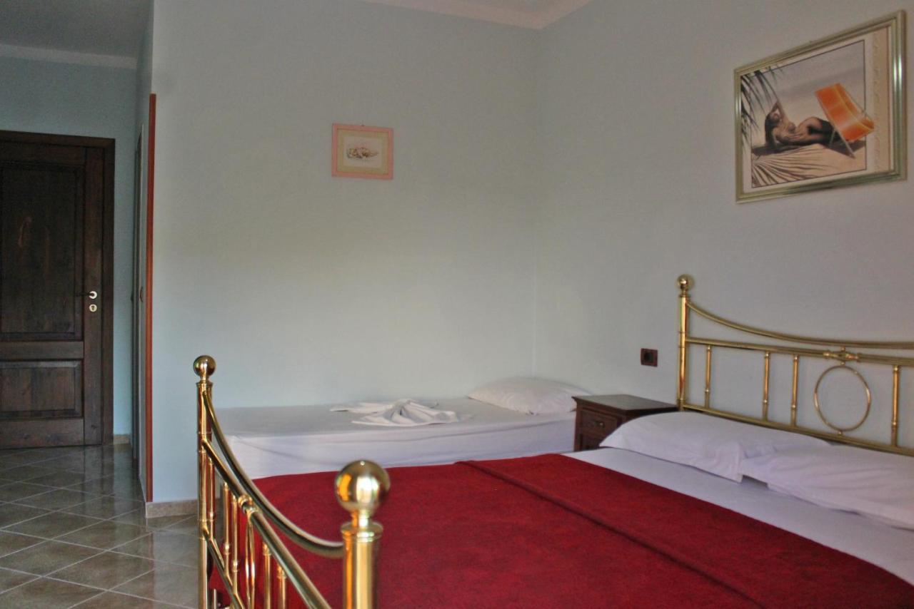 Risus Hotel Golem  Buitenkant foto