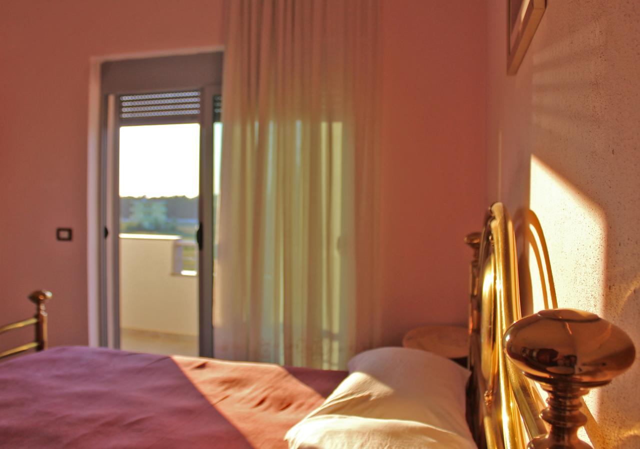 Risus Hotel Golem  Buitenkant foto